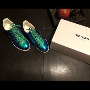 💚💙Beautiful Iridescent Tretorns